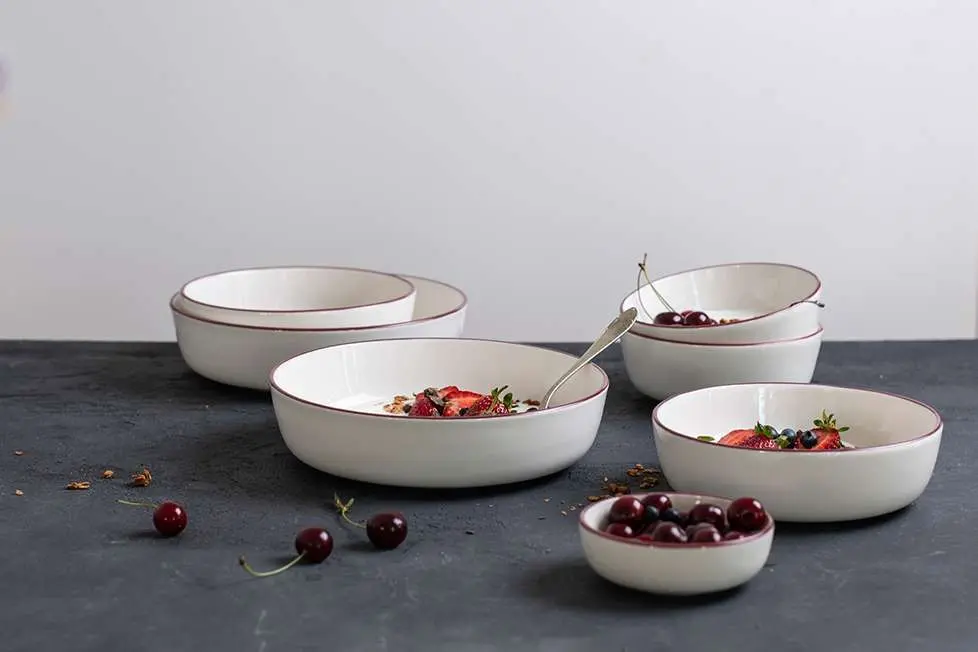 Тарілка овальна ID Fine Modest Maroon 33X21 см magnus 13001-143033 - Фото 4