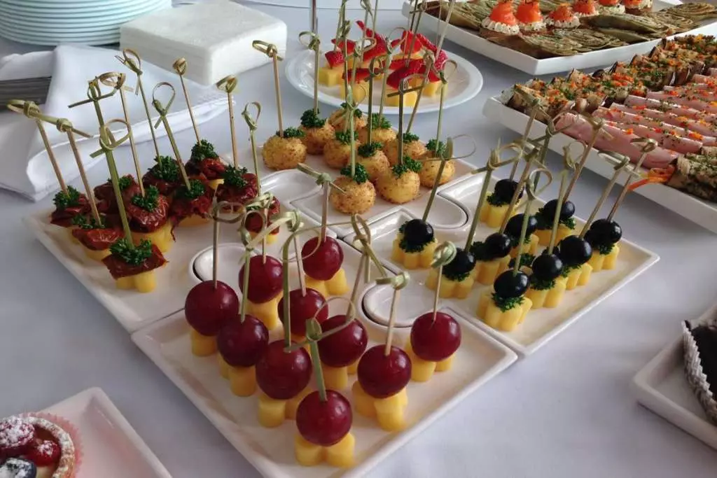 посуд для фуршету